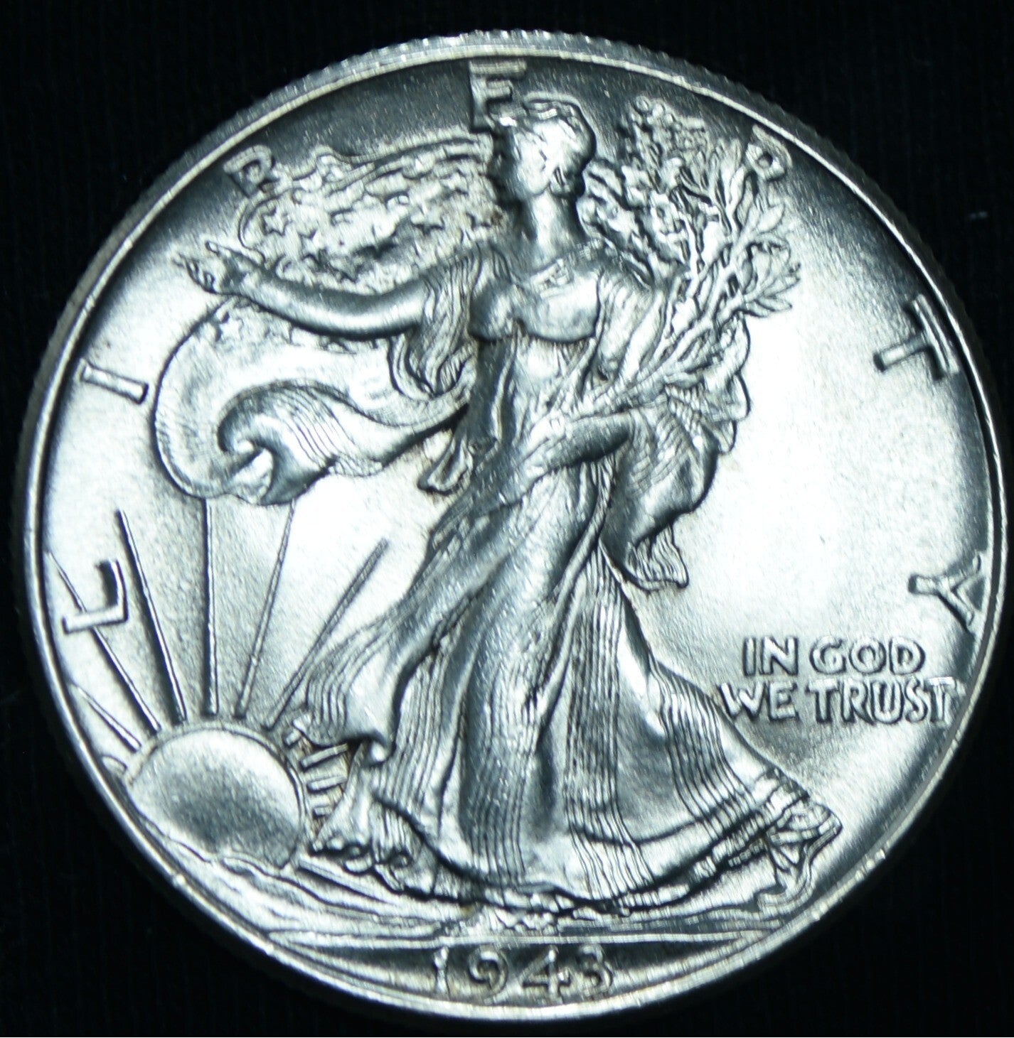 1943 50C Walking Liberty Half Dollar BU ~ 26332